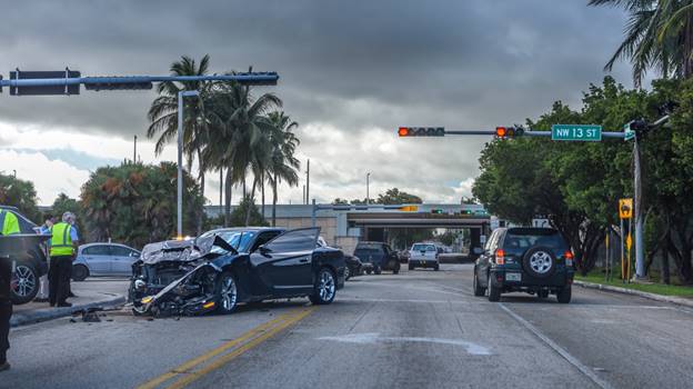 A car accident on the road

AI-generated content may be incorrect.